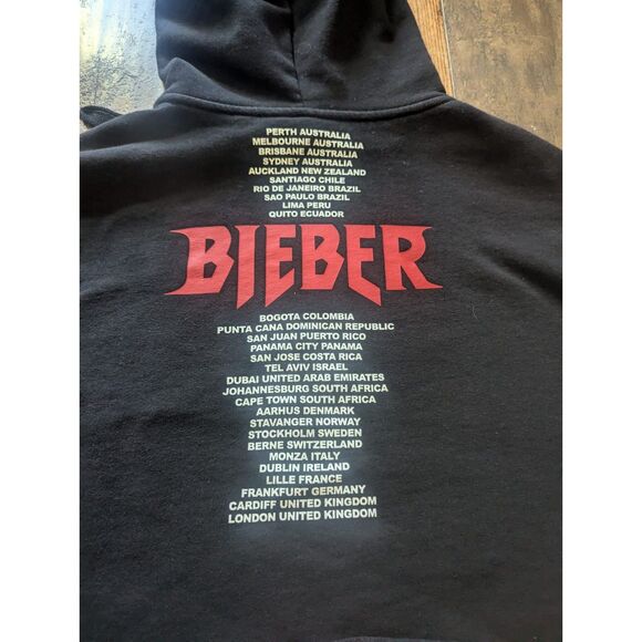 Justin Bieber Stadium Tour Cropped Hoodie - H&M Divided - Size M 🔥 - Picture 3 of 4